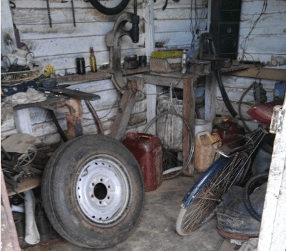 Pic12 Inside Puncture WorkShop